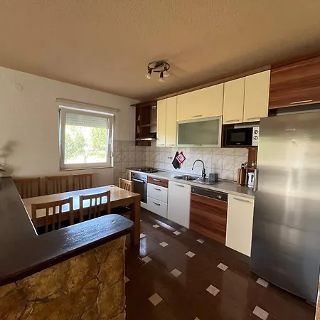 Family House Antonio Apartment Kastel Novi
